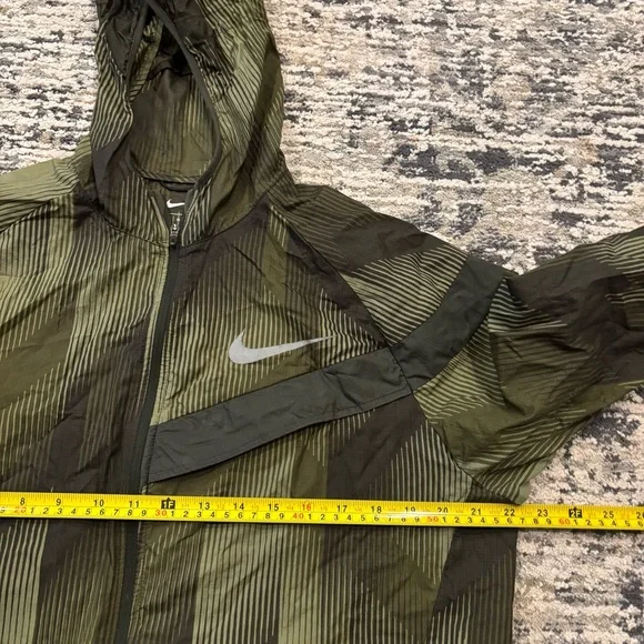 Nike Impossibly Light Running Jacket Hooded Packable Full Zip Reflective Medium - Picture 9 of 13